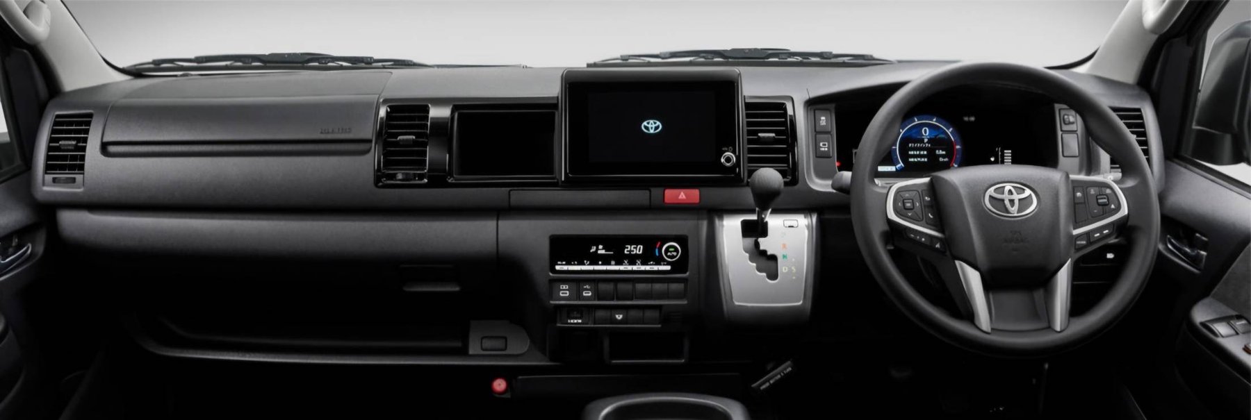 ハイエースの運転席とダッシュボード