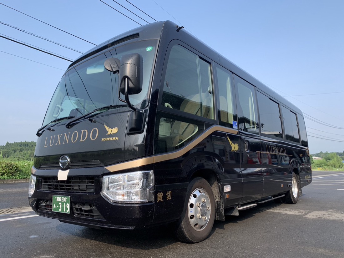 ロイヤルバス LUXNODO 外観